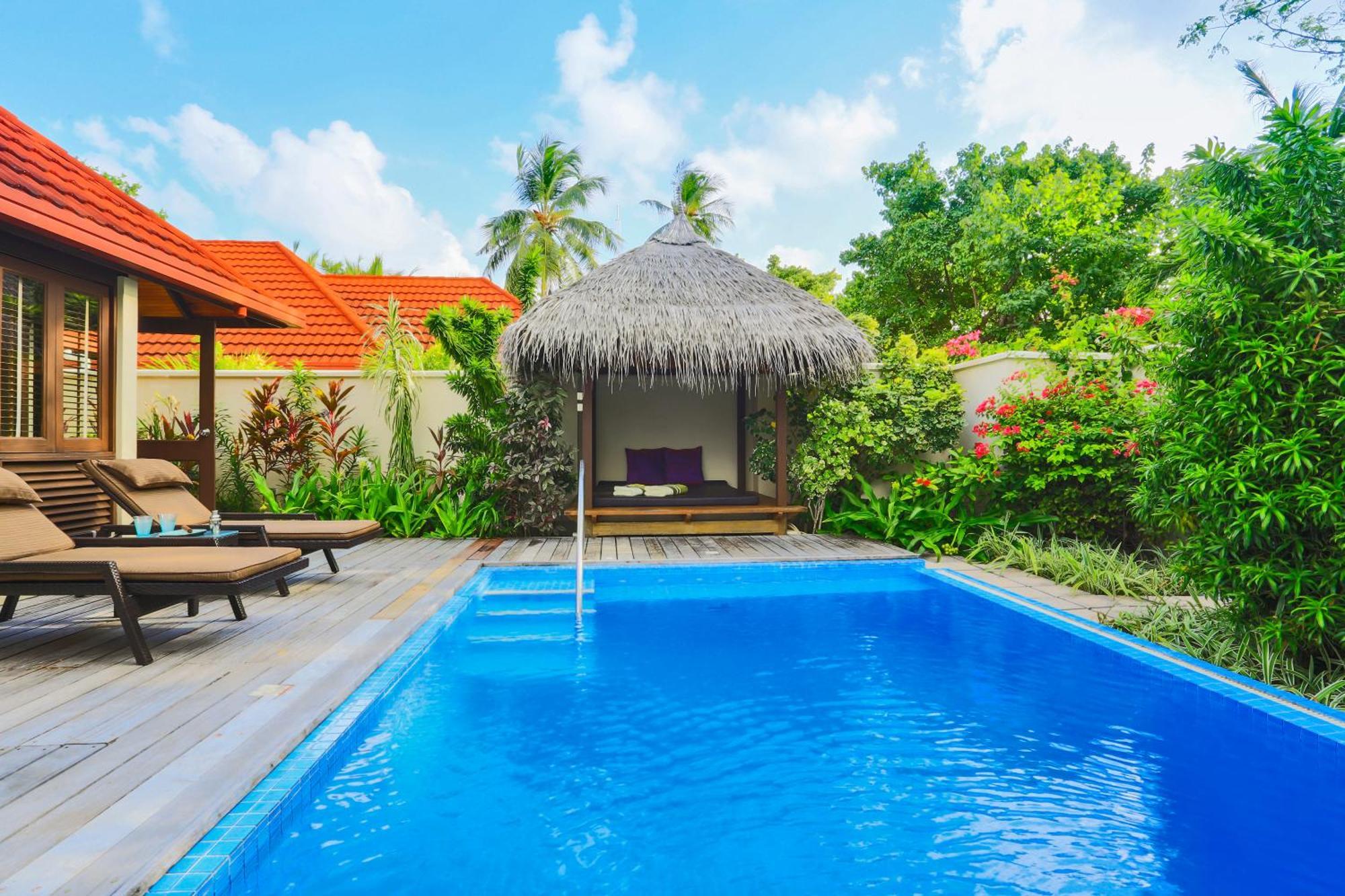 Kurumba Maldives Vihamanaafushi Buitenkant foto A pool at a resort in Maldives
