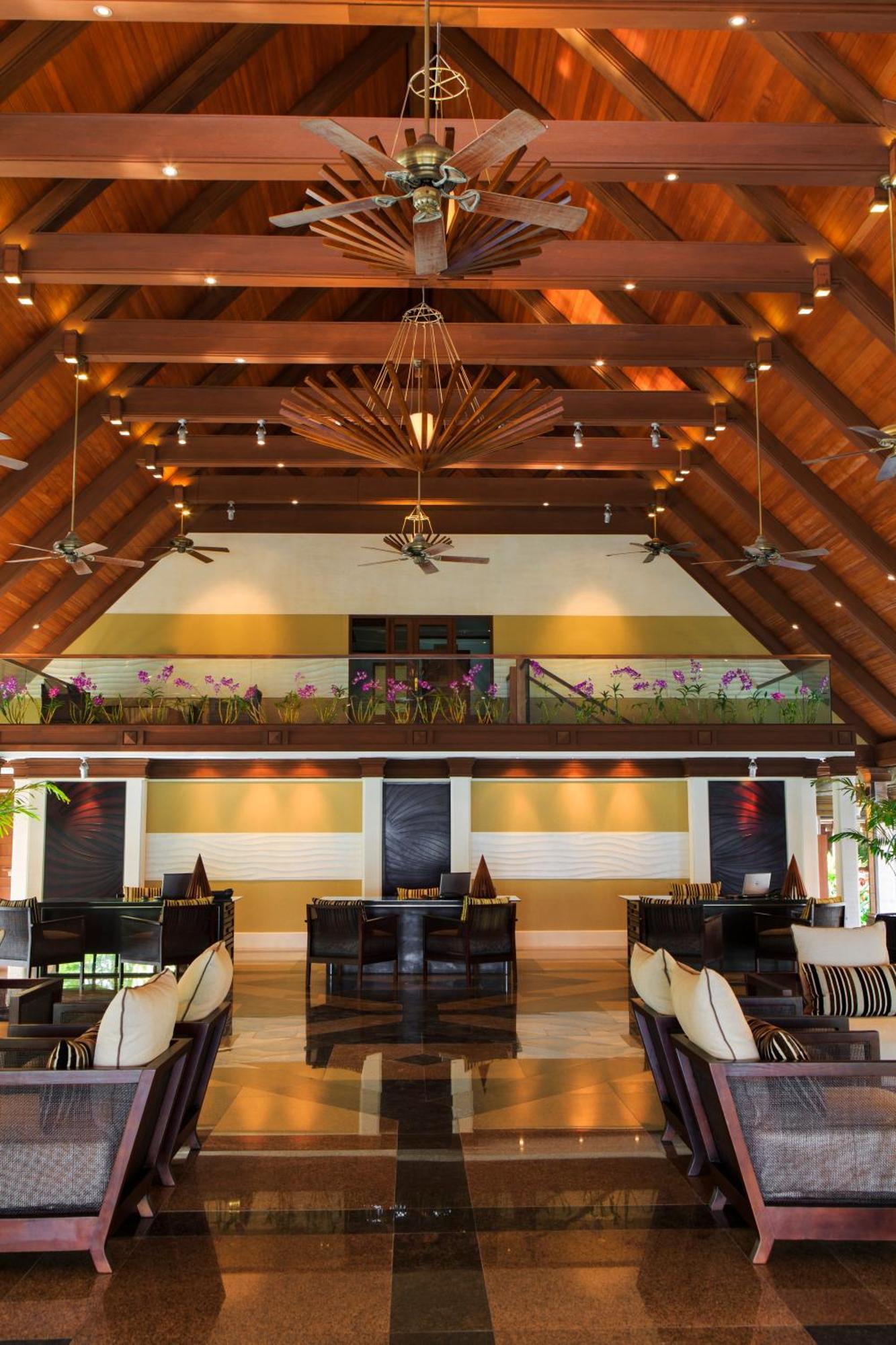 Kurumba Maldives Vihamanaafushi Buitenkant foto Interior of the restaurant