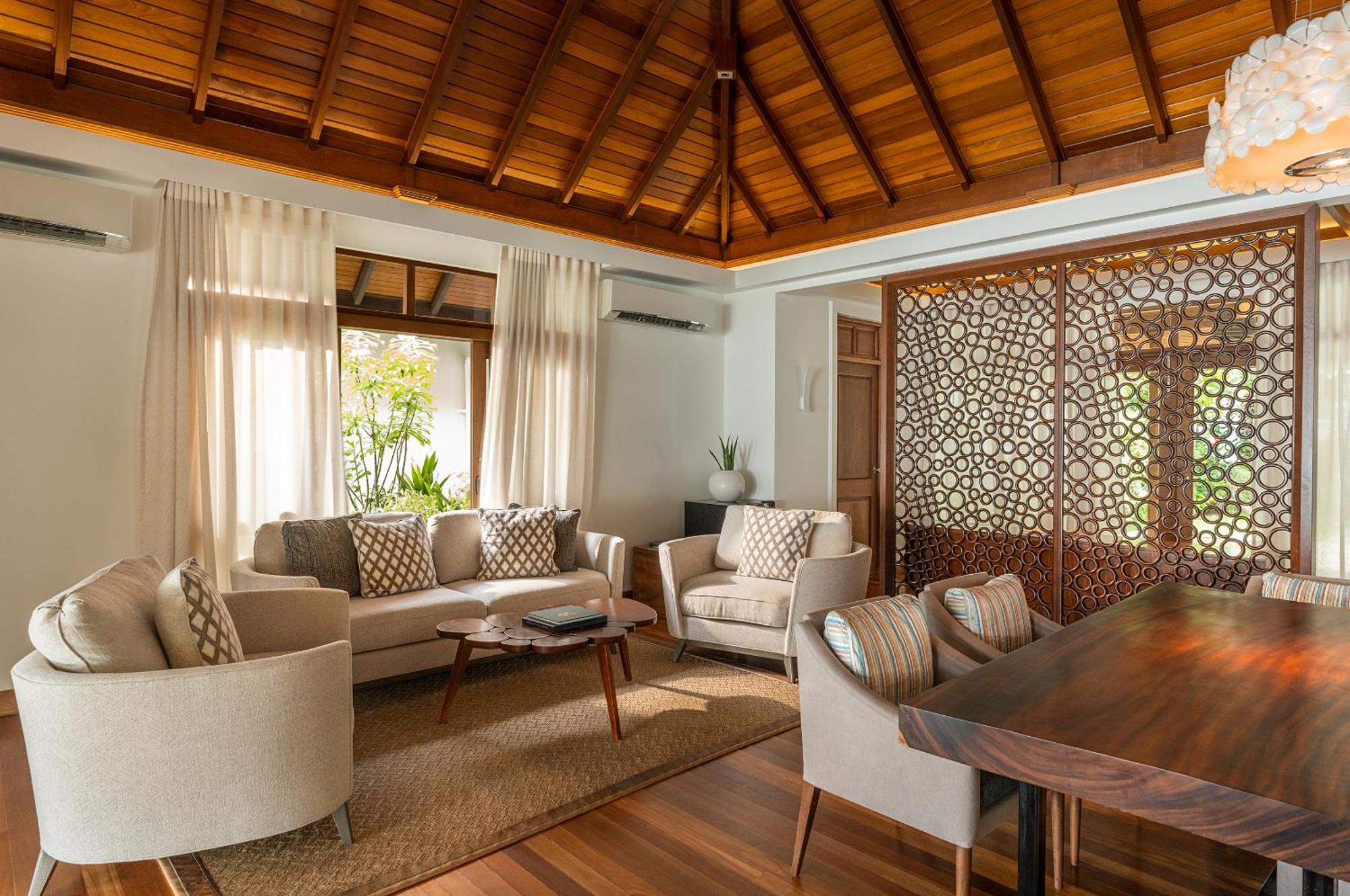Kurumba Maldives Vihamanaafushi Buitenkant foto Interior of a villa at the resort