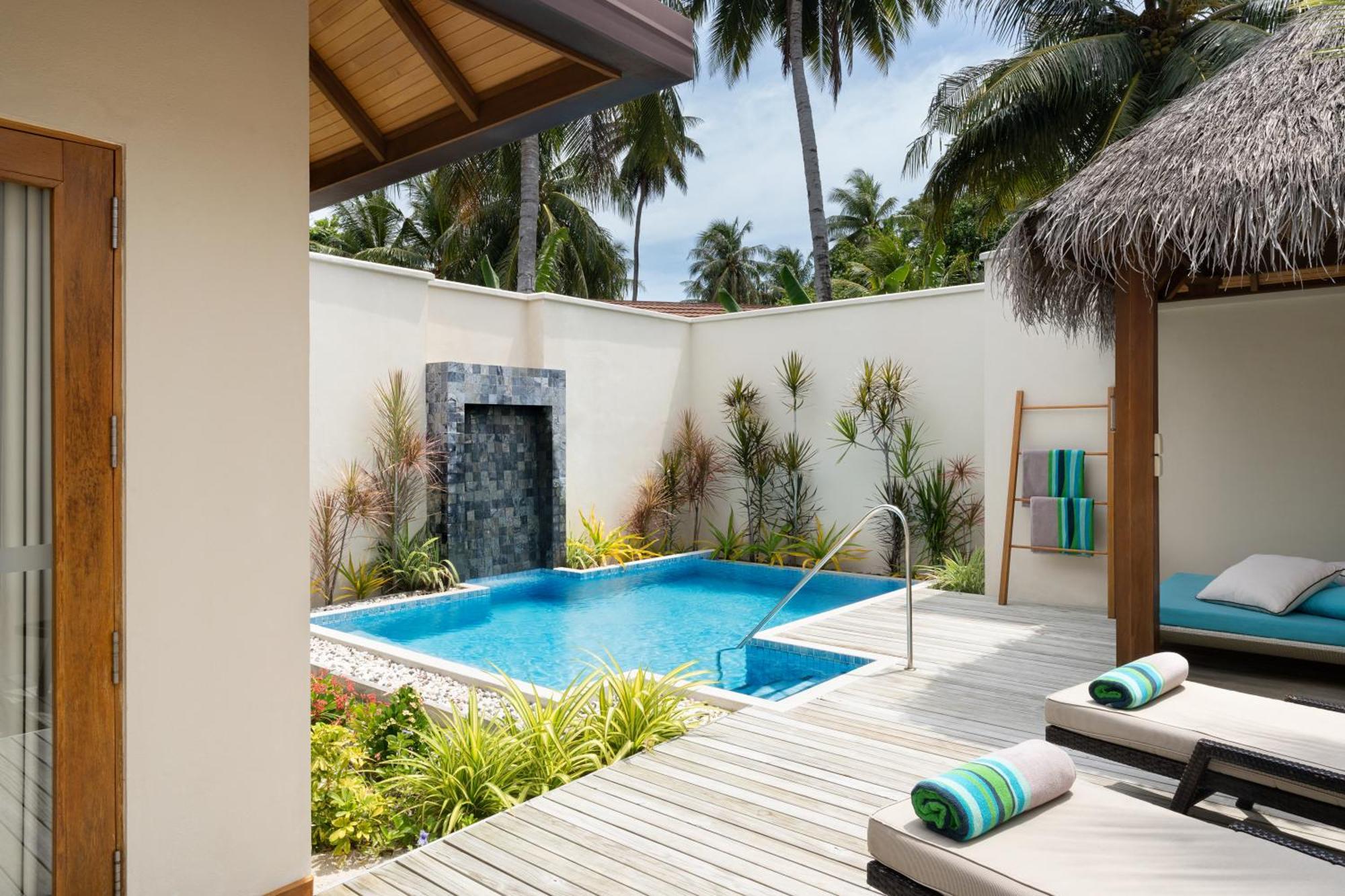 Kurumba Maldives Vihamanaafushi Buitenkant foto A private pool at a resort in Maldives