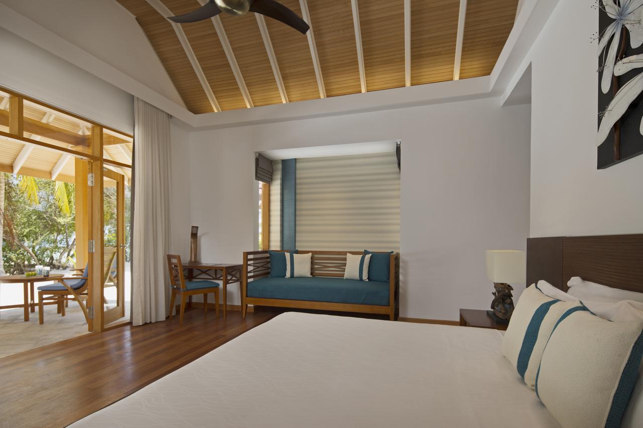 Kurumba Maldives Vihamanaafushi Buitenkant foto A bedroom at the resort