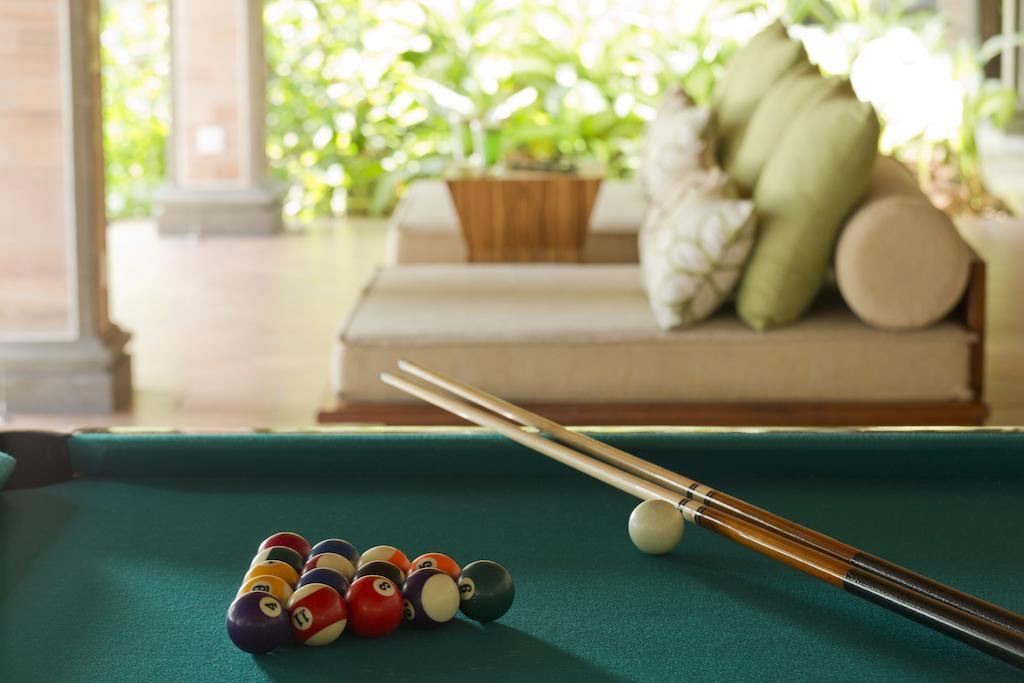 Kurumba Maldives Vihamanaafushi Buitenkant foto Pool table
