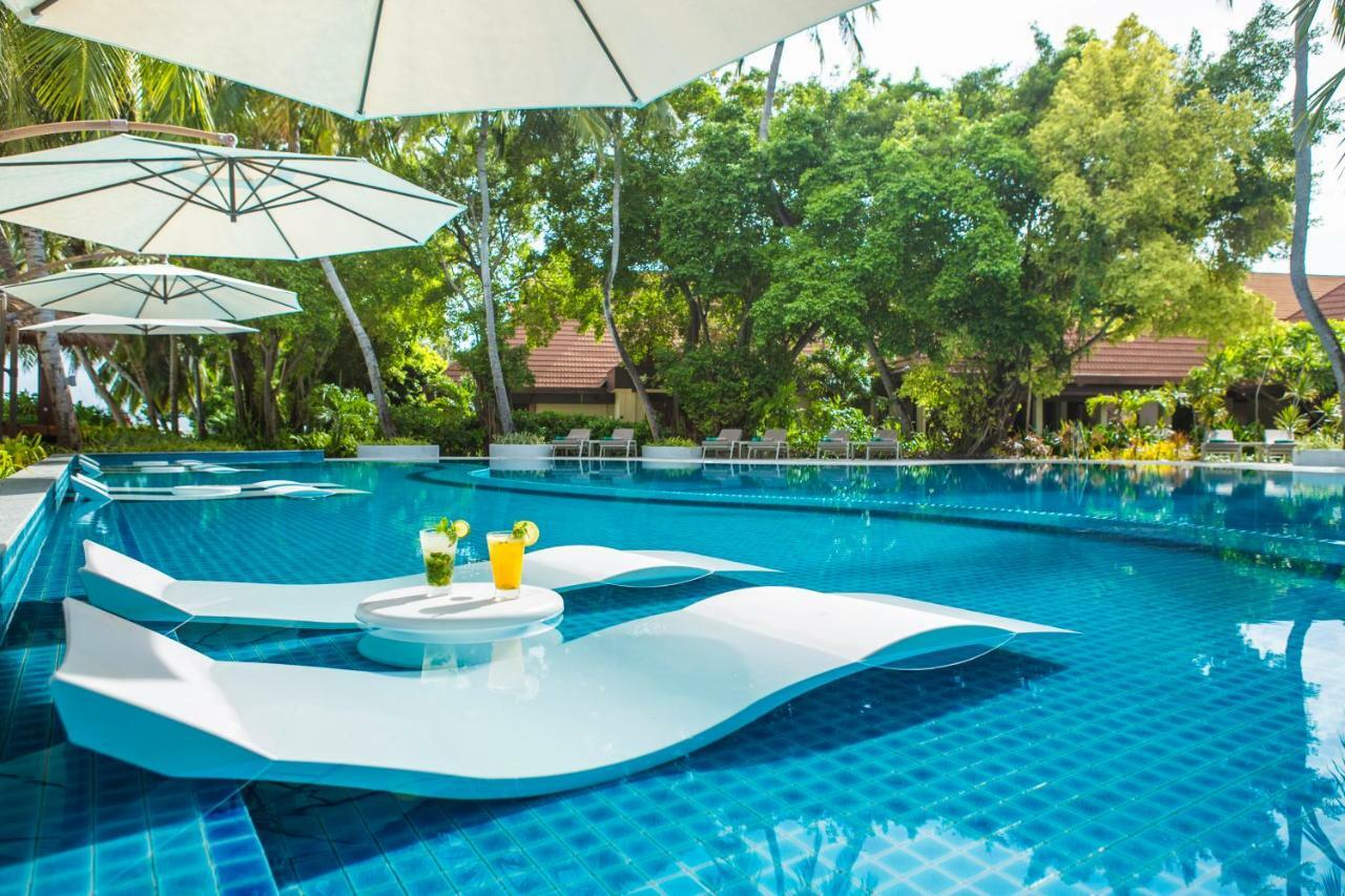 Kurumba Maldives Vihamanaafushi Buitenkant foto The swimming pool at the resort